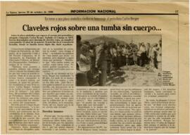 Claveles rojos sobre tumba sin cuerpo