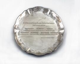 Plato conmemorativo