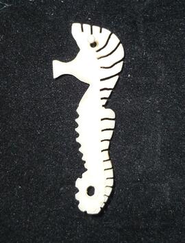 Caballito de mar en hueso