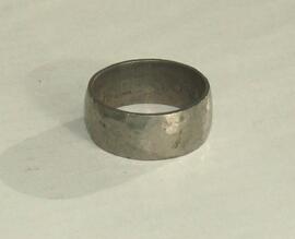 Anillo martillado