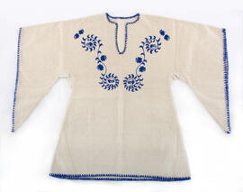 Blusa con ribete azul
