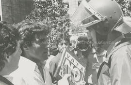Hombre y carabinero