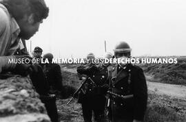 FOTOGRAFÍA REALIZADA CON MI CÁMARA POR UN POBLADOR, previo asesinato de André Jarlán de la Victoria, Santiago, Septiembre.
