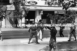 18000 Soldados "carapintada" invaden las calles de Santiago, cuarta jornada de protesta nacional, 11 y 12 de agosto 1983.