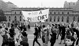 Festejos frente al Palacio presidencial